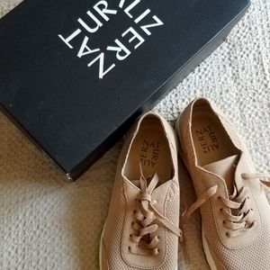 Naturalizer lace up neutral sneakers- NWT